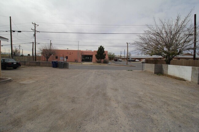 Building Photo - 8903 Old County Dr