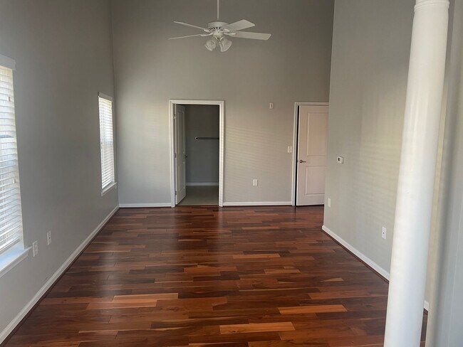 Building Photo - Updated 2  Bedroom, 2 Bath Condo  - Westwood Village at Charter Colony