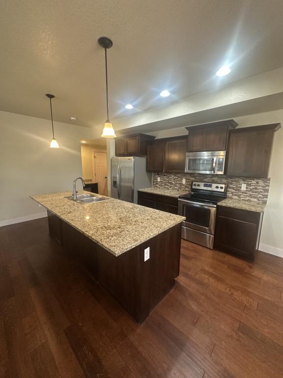 Building Photo - 2122 Sandbur Dr