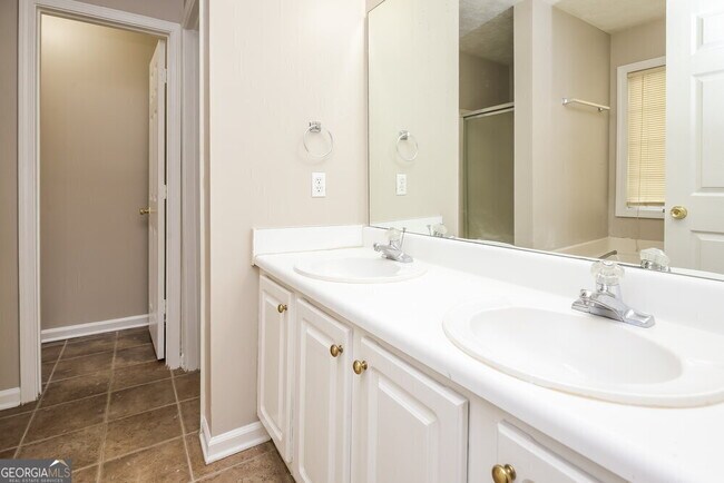 Building Photo - 827 New England Ct