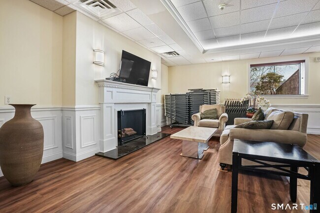 Building Photo - 143 Hoyt St