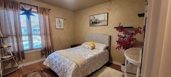 Building Photo - 2 Bedroom Furnished Monterra Condo