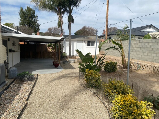 Building Photo - 3 Bed, 2 bath single story home with RV pa...