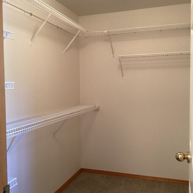 Building Photo - Bright & Spacious Everett Condo – 3 Bed, 2...