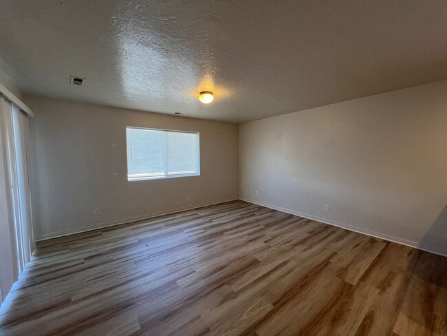 Building Photo - 3 bedroom, 2 bath in Cedar Willows