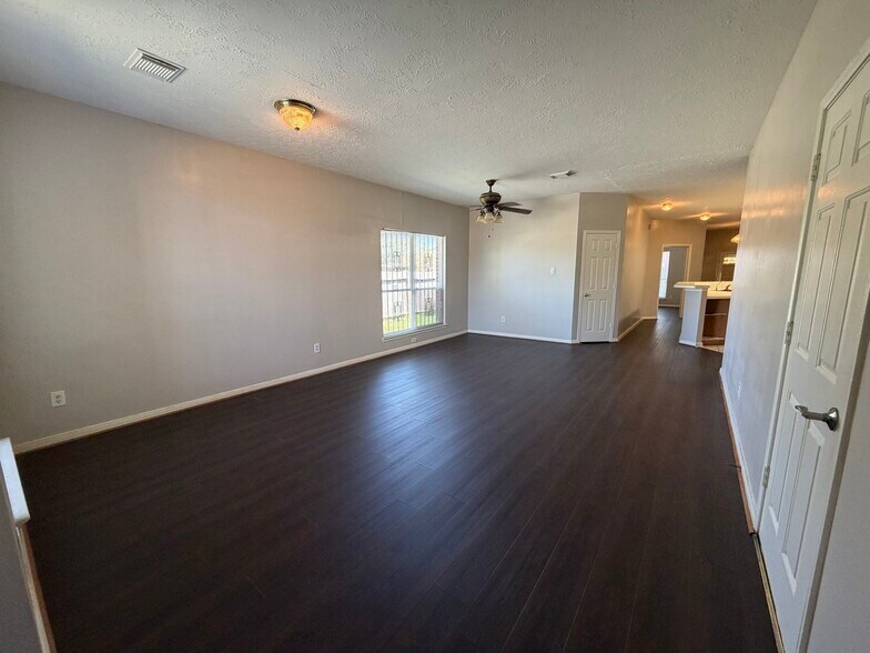 Building Photo - 13403 Agarita Ln