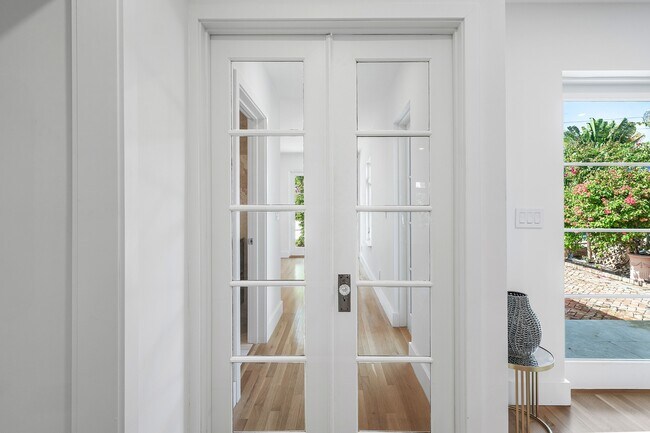 Building Photo - 306 Cordova Rd