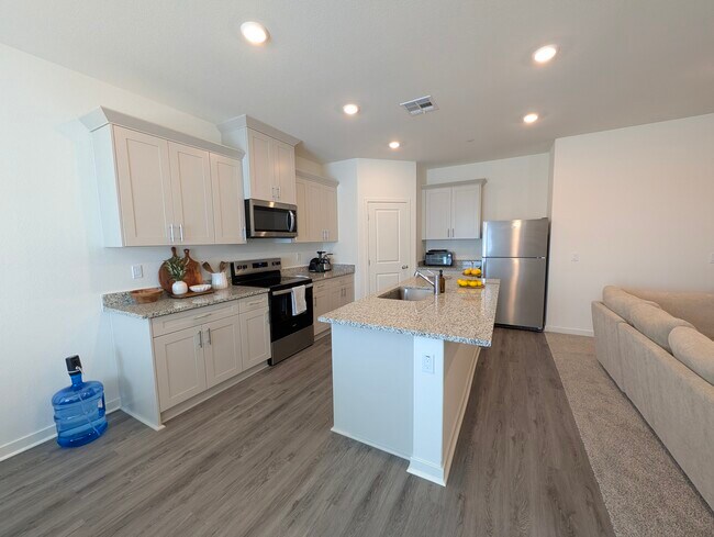 Building Photo - 821 Highlands Dr