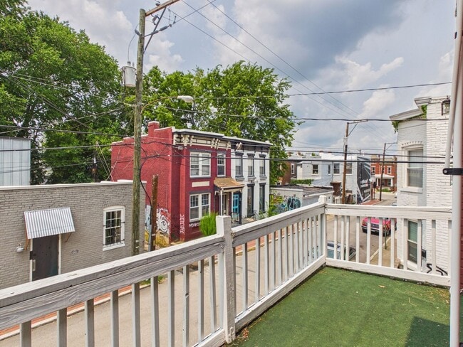 Building Photo - 411 Gilmer St