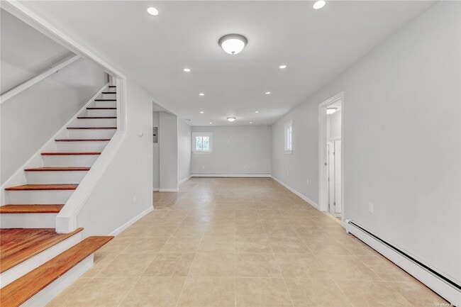 Building Photo - 675 S Long Beach Ave