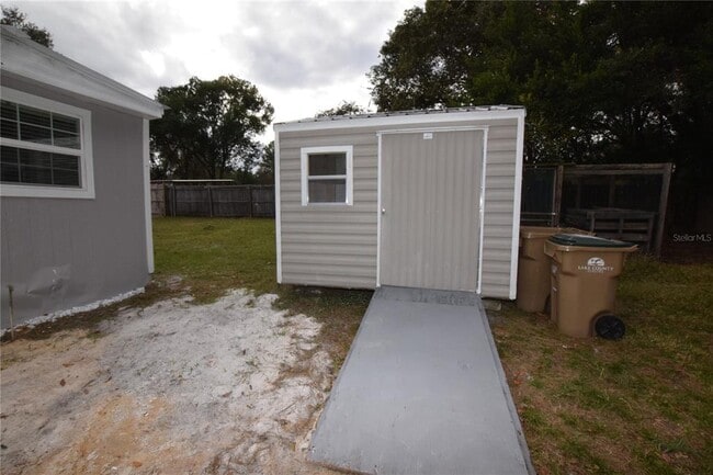 Building Photo - 40919 Pine Tree Ln