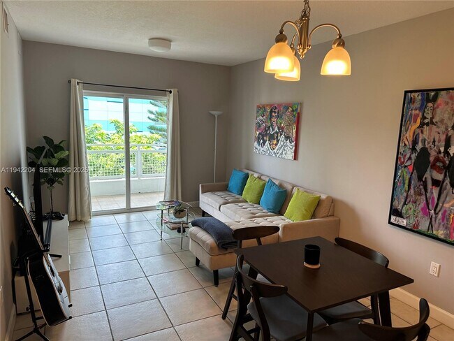 Building Photo - 471 NE 25th St