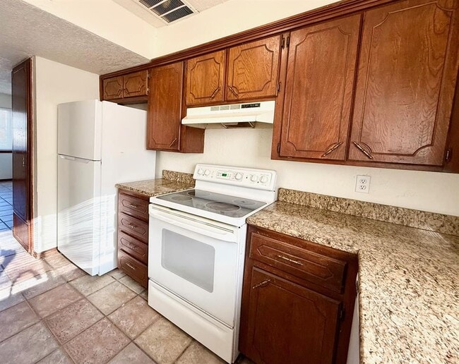 Building Photo - 214 Justin Dr