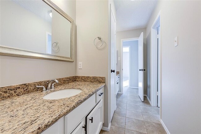 Building Photo - 2311 Pepperweed Dr