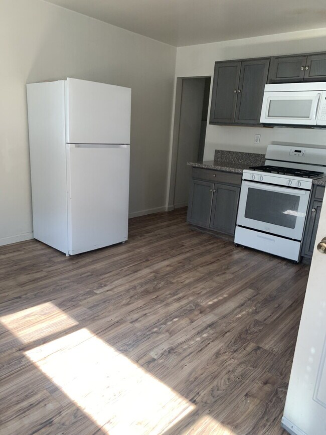 Building Photo - 2 Bed 1 Bath in Kernville