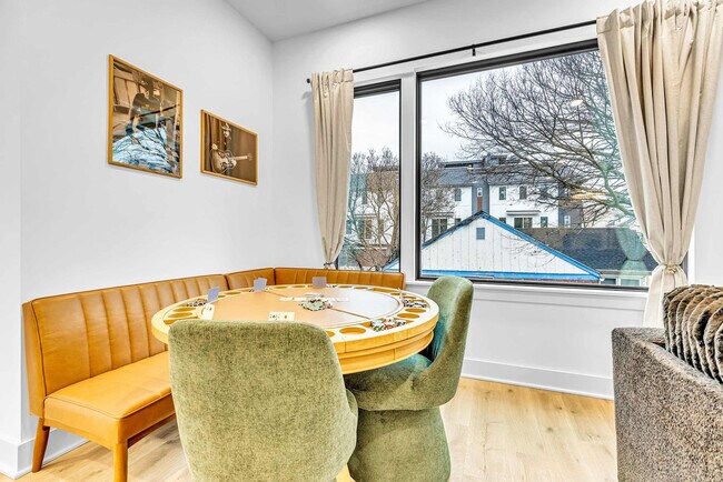 Building Photo - 554 Rosedale Ave