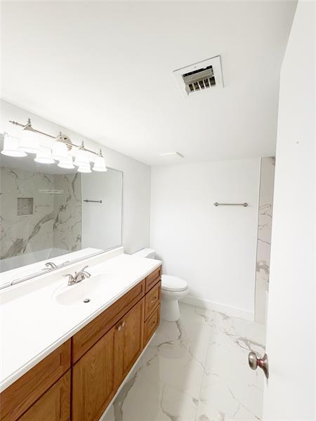 Building Photo - 709 Gardens Dr