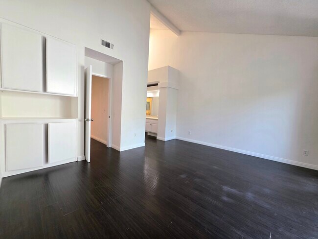 Building Photo - 25369 Pine Creek Ln