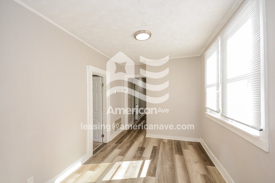 Building Photo - 4001 Grand Ave