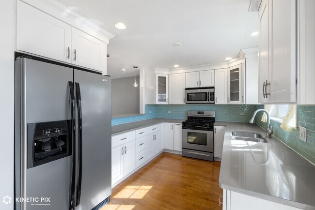 Building Photo - 417 Van Gogh Cir