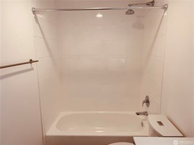 Building Photo - 2bd/1ba Kirkland Condo