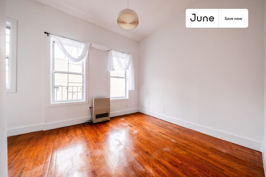 Building Photo - 255 Evergreen