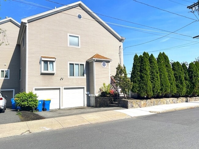 Building Photo - 141 Grovers Ave