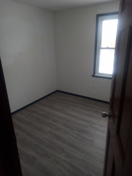 Building Photo - 6614 Royal Pkwy S