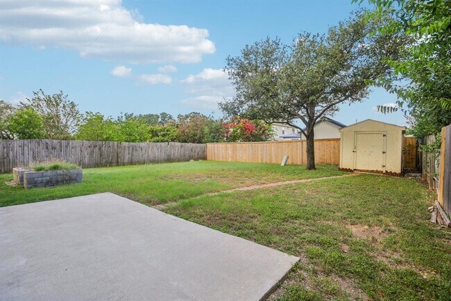 Building Photo - 1605 Lantern Light Dr