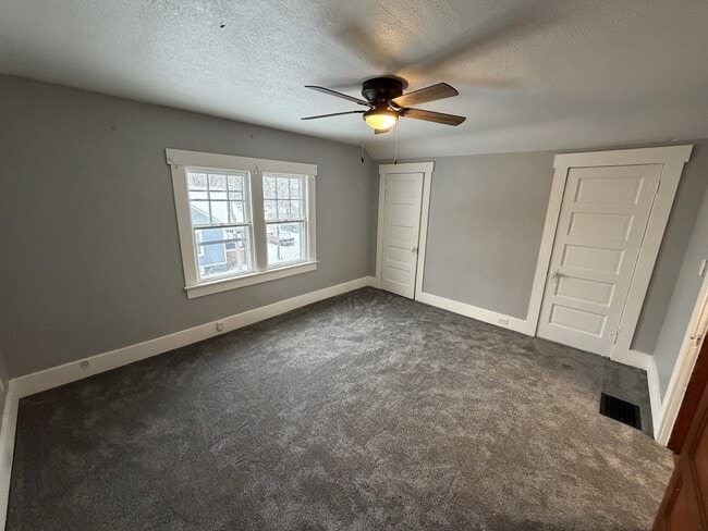 Building Photo - 807 S 10th St