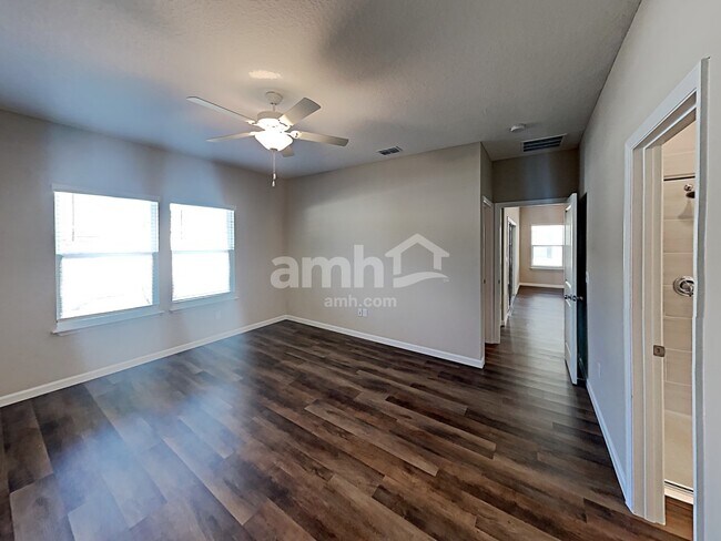Building Photo - 204 Hemlock Pt