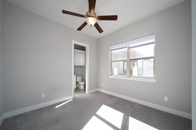 Building Photo - 5743 Kiam St