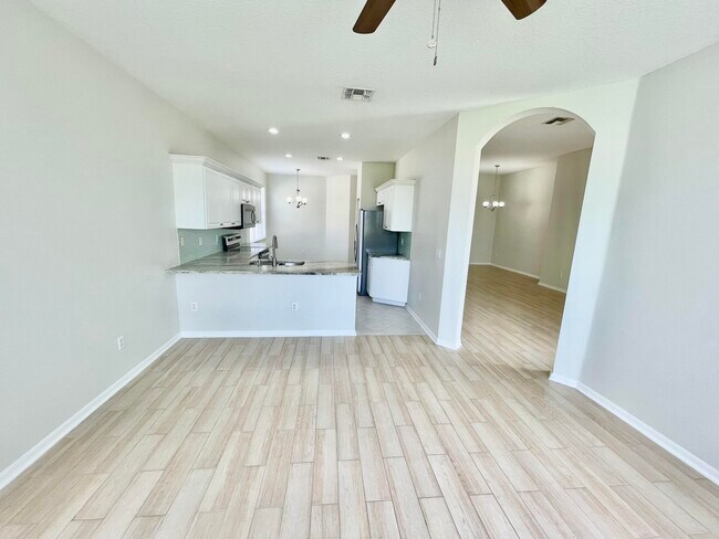 Building Photo - 10419 SW Southgate Ct
