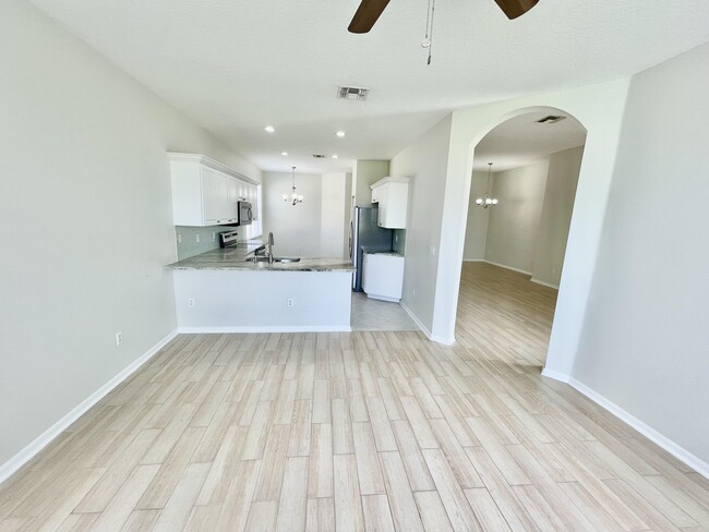 Building Photo - 10419 SW Southgate Ct