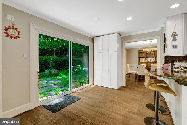 Building Photo - 7845 Old Dominion Dr