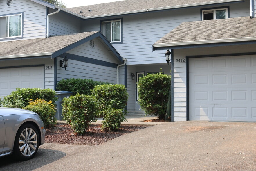Building Photo - 3410 Morrison Road West