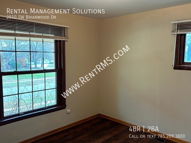 Building Photo - 2010 SW Briarwood Dr