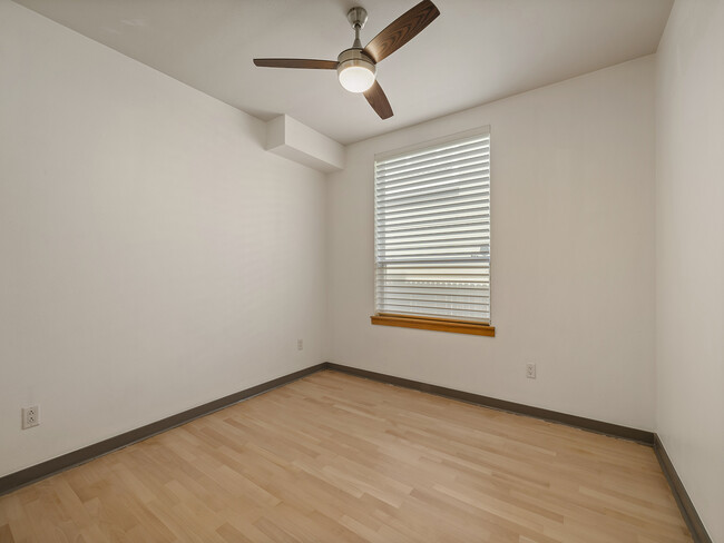 Building Photo - Modern 2 Bedroom Condo in LoHi