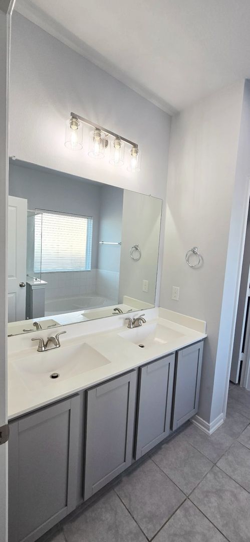 Building Photo - 10050 Pine Valley Ct