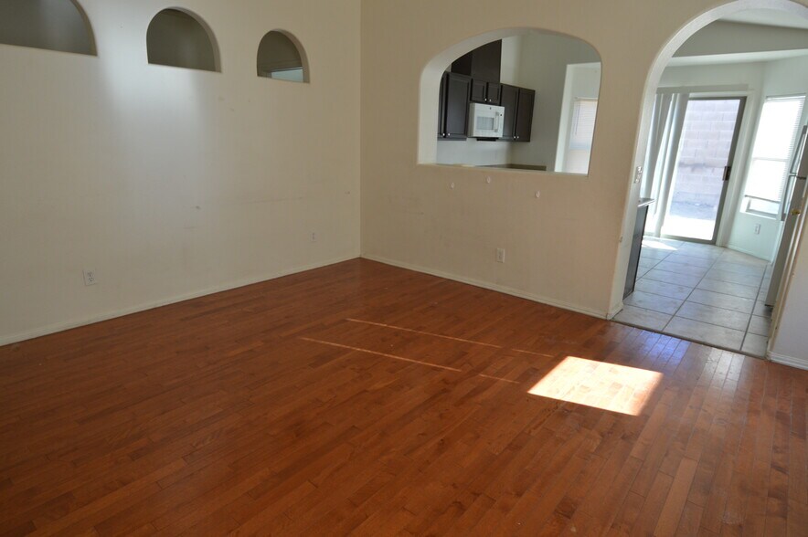 Building Photo - 3388 Lakeland Bay Dr