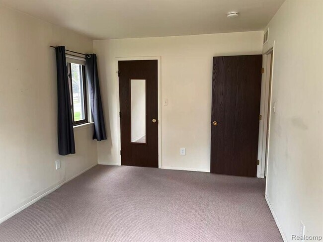 Building Photo - 7538 Manor Cir