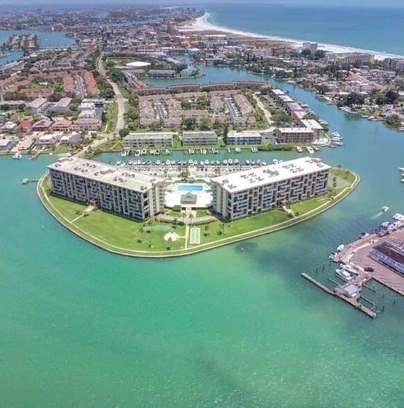 Building Photo - 1 Key Capri