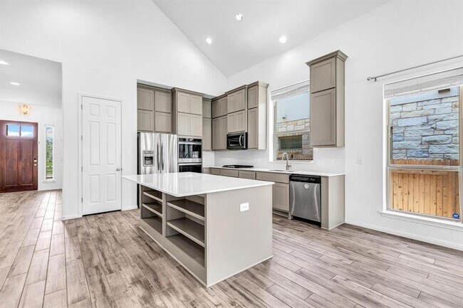 Building Photo - 2907 Zelma Dr