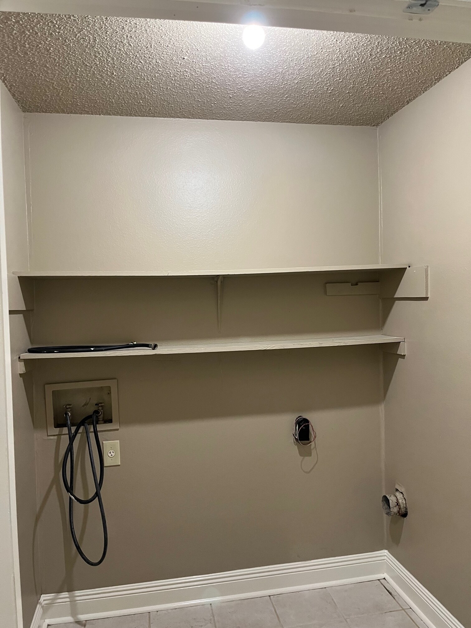 Building Photo - 6146 Parkcrest Ct