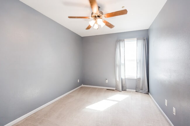 Building Photo - 338 16th St Cir