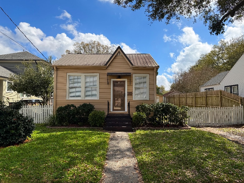 Building Photo - 235 Helios Ave