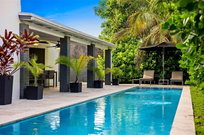 Building Photo - 1651 SW 13th Ave