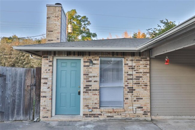 Primary Photo - 2102 Courtney St