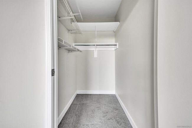 Building Photo - 425 W Beech St