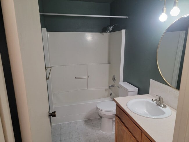Building Photo - 4-Bedroom 2 Full Bath Home In The Valley -...